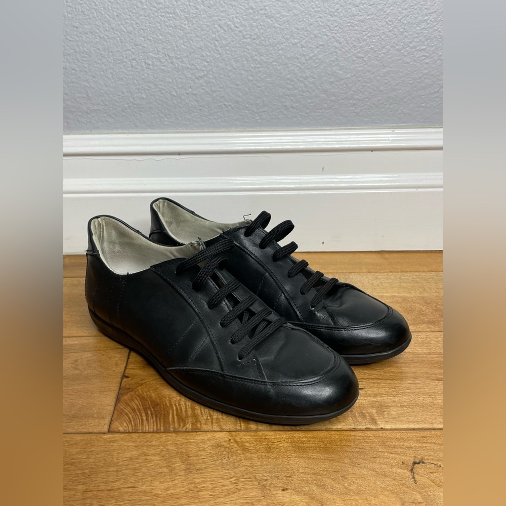 Uomopu Low Top Leather Sneakers Men's Size 7 (US) / 40 (EU Size)